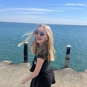 Meet your Posher, Ellia